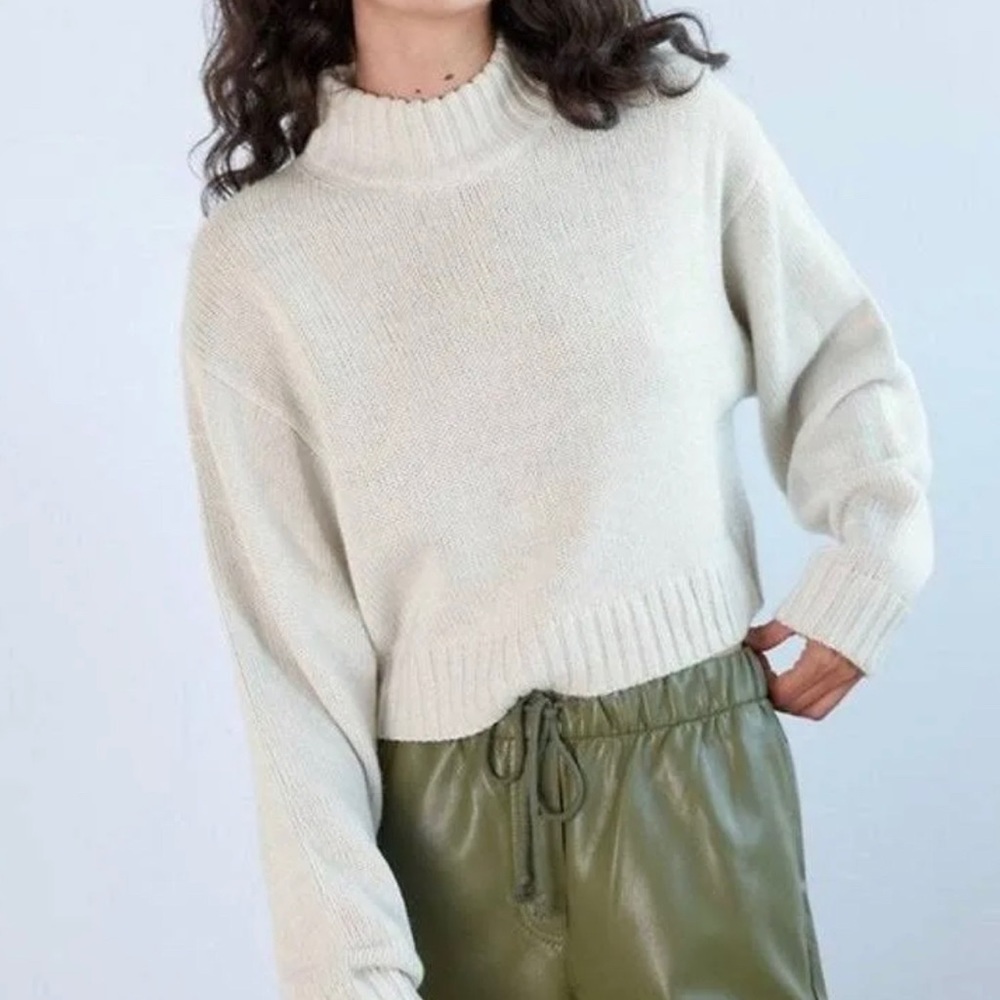 Aritzia Wilfred free 100% merino wool sweater
